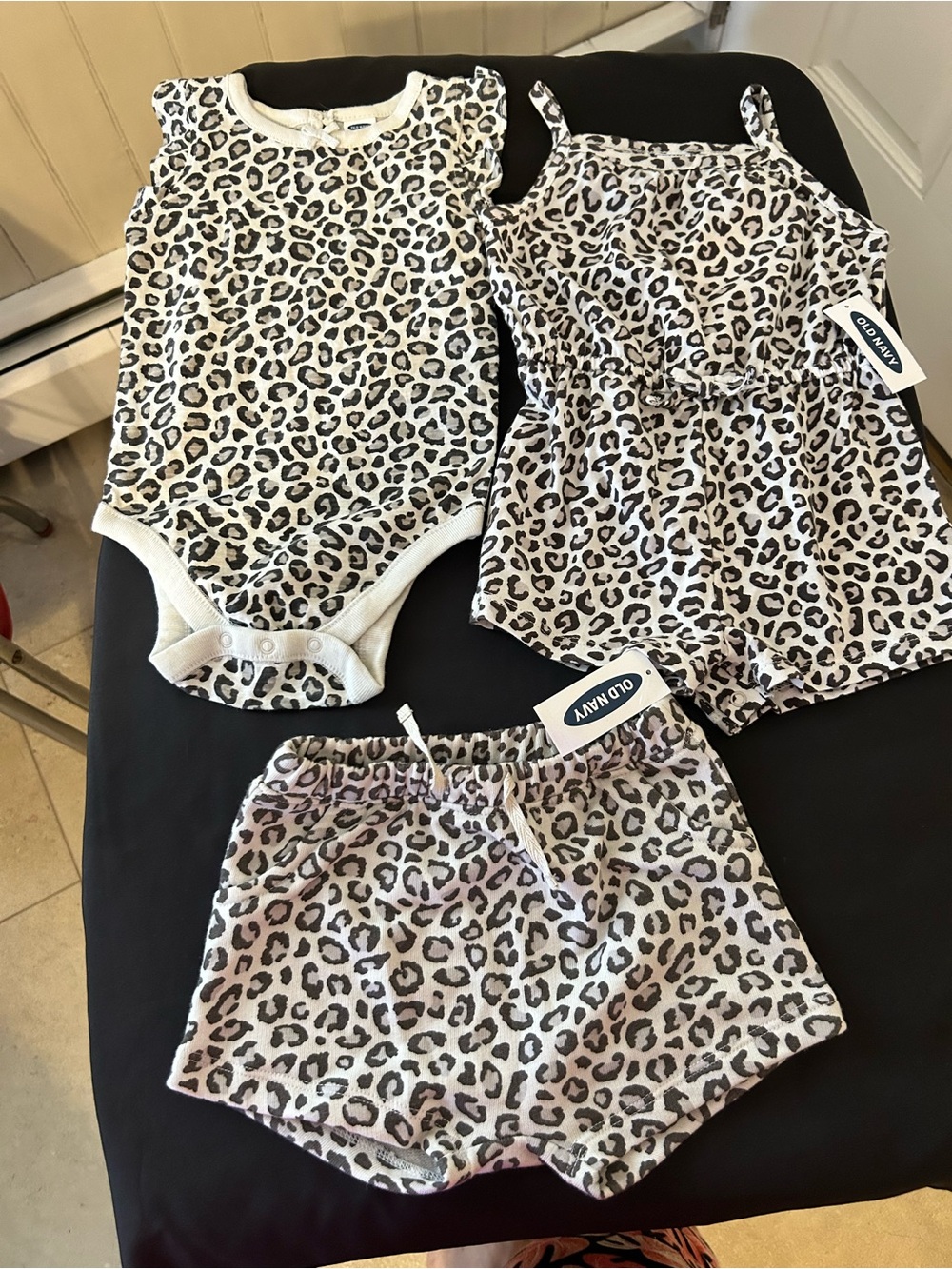 NWT Old Navy Baby Girl 3-Piece Leopard Print Set Size 6-12 Months